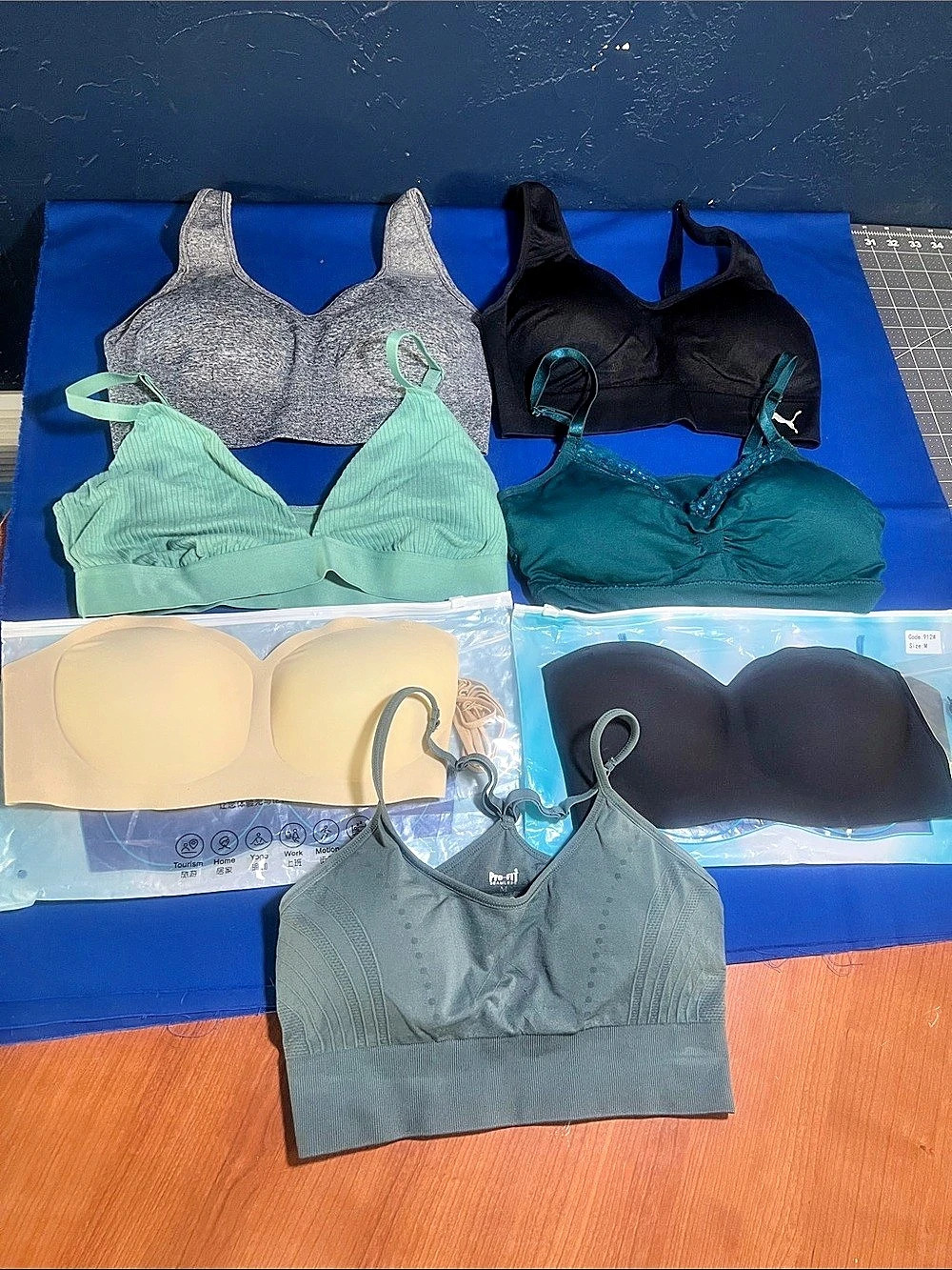 Puma Sports Bra Lot Green & Black Size Medium